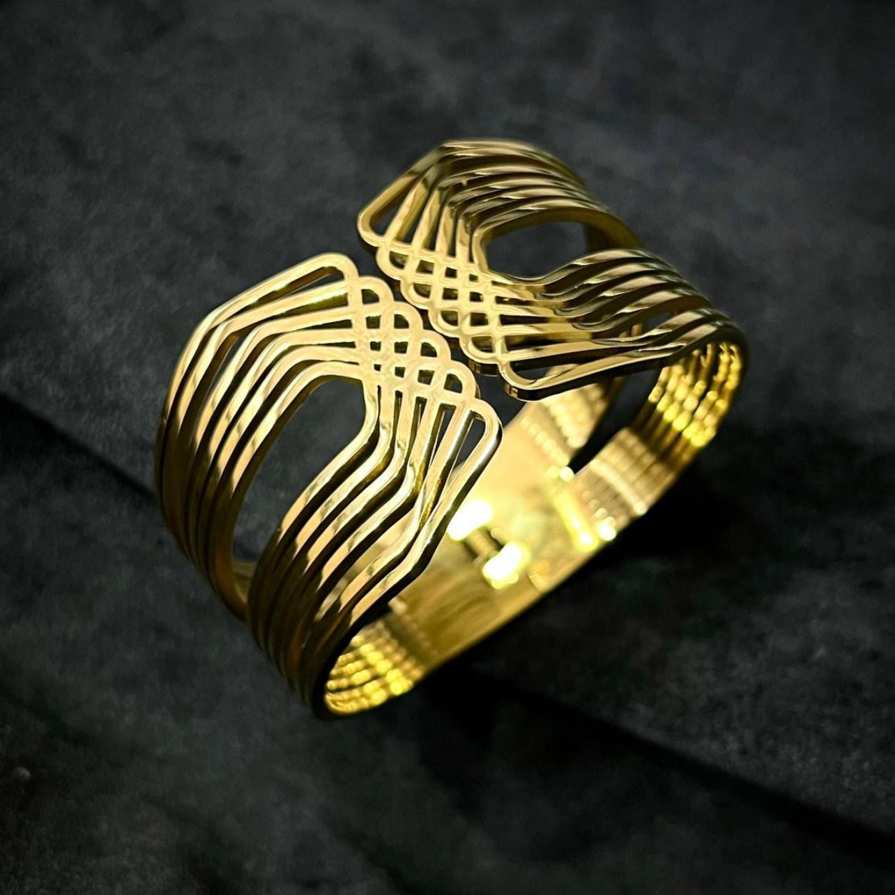 Golden Ripple Armlet